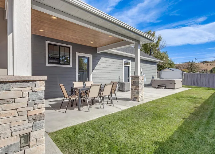 Red Lodge Home W/ Private Hot Tub & Fire Pit!