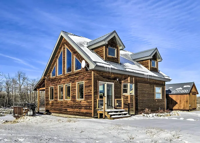 'Off The Beaten Path' Cabin W/ Mtn Views & Hot Tub