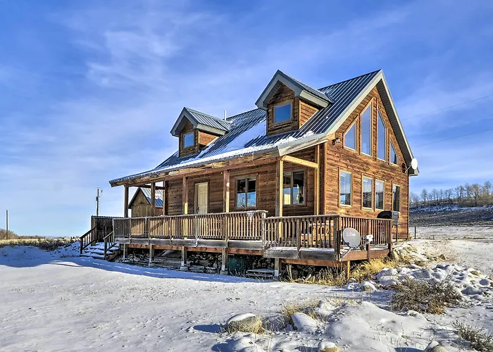 'Off The Beaten Path' Cabin W/ Mtn Views & Hot Tub